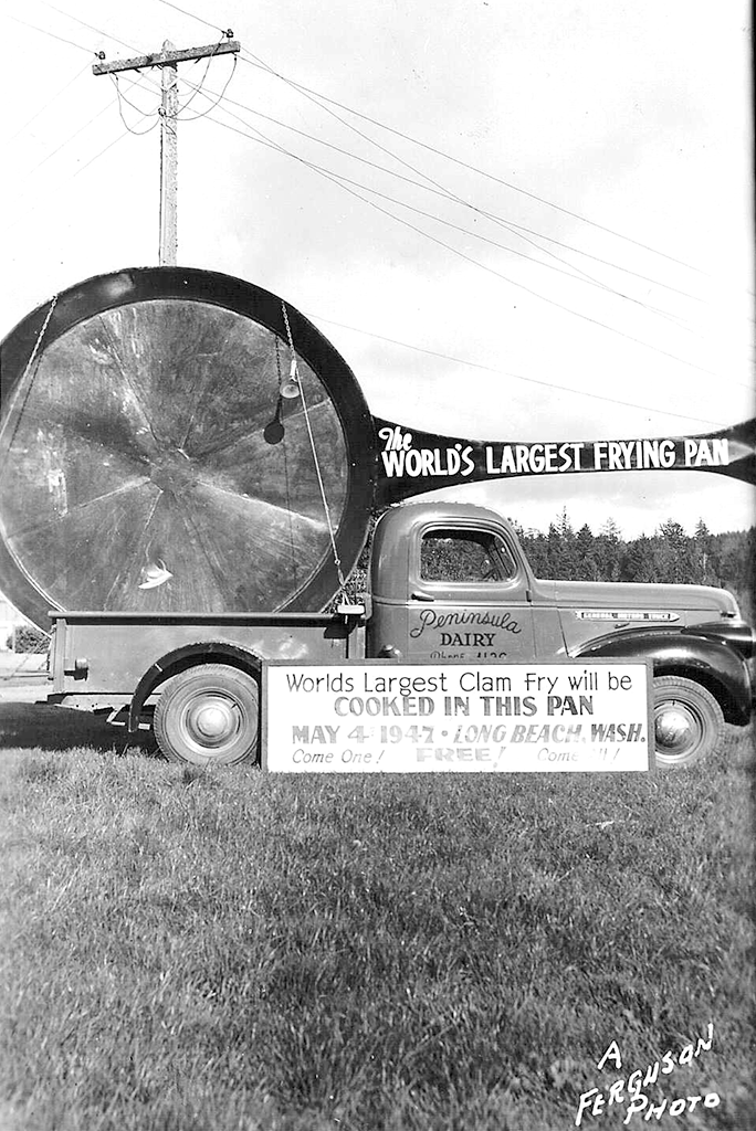 1947 World's Largest Clam Pan